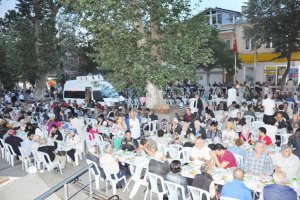 CHP, iftarda Beykozluları ağırlamaya devam ediyor