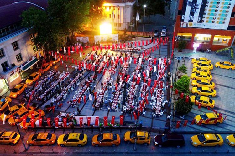 İstanbul taksi şoförleri Beykoz’da iftar yaptı