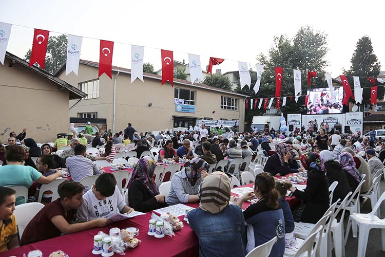 Tokatköy Meydanı’nda iftar sofrası