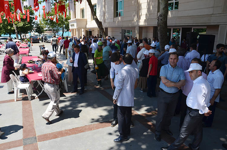 Beykoz’da bayram Şehitler Meydanı’nda kutlandı
