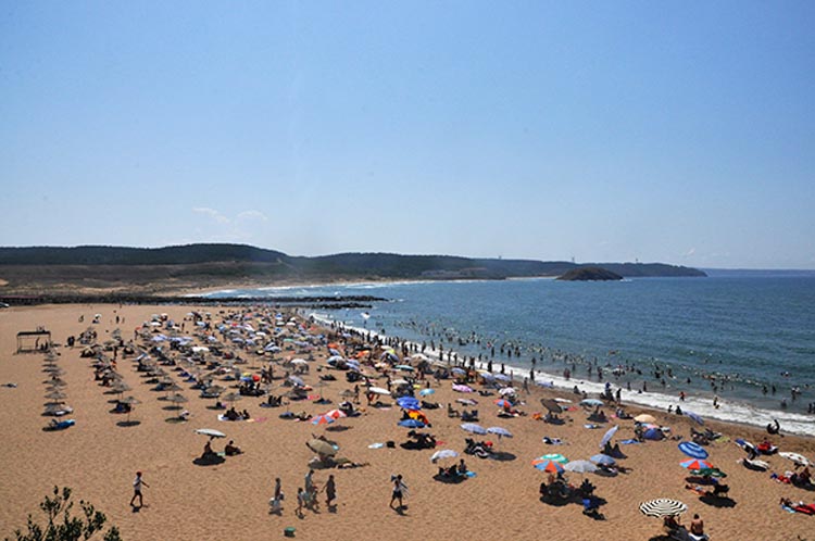 Beykoz'da plajlar doldu taştı...  Nem oranı % 92
