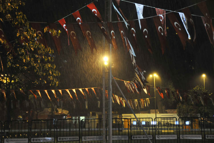 Beykoz Çayır Festivali yağmura takıldı