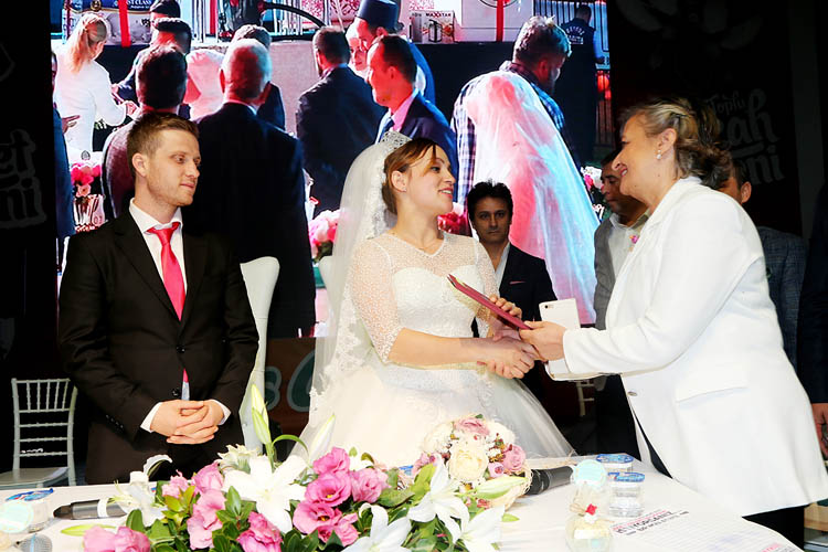 Beykoz'da toplu nikah şöleni göz doldurdu