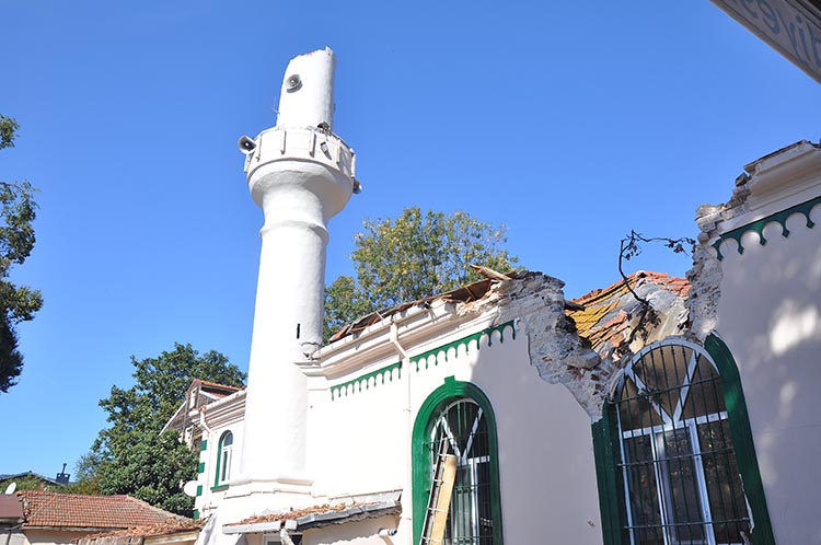 Beykoz'da yıkılan camiye dokunulamıyor