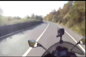 Bozhane'de motosiklet kazası kameralara yansıdı