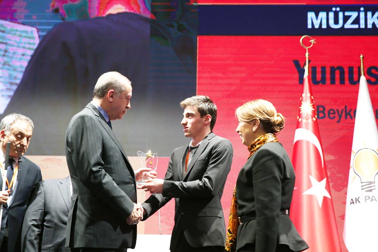 Engelleri aşan Yunus Yazar'a Erdoğan'dan ödül