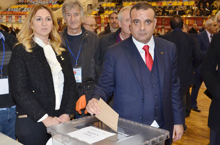 CHP Beykoz’da kongreyi Aydın Düzgün kazandı