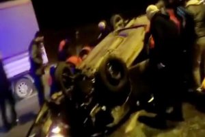 Beykoz’da okul servisinin çarptığı otomobil takla attı