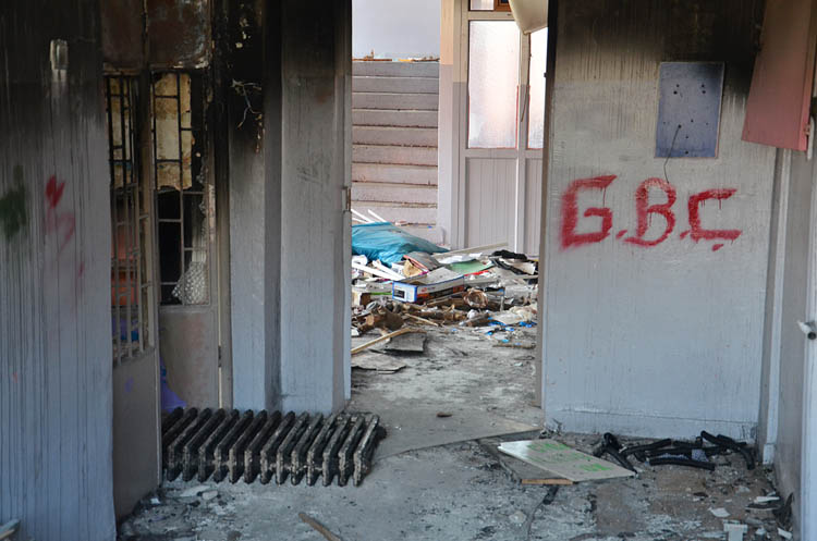 Beykoz'da yanan okul için halk eylemde