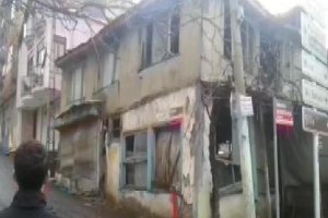 Beykoz'da 2 katlı metruk bina çöktü