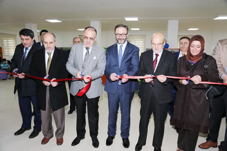 Beykoz'da Kemalettin Tuğcu Çocuk Kütüphanesi açıldı