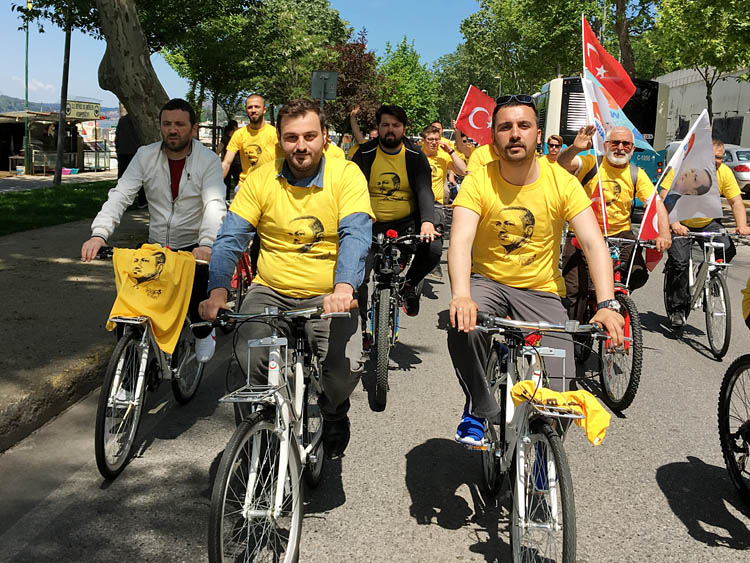 Gençler, Cumhurbaşkanı Erdoğan için pedal çevirdi