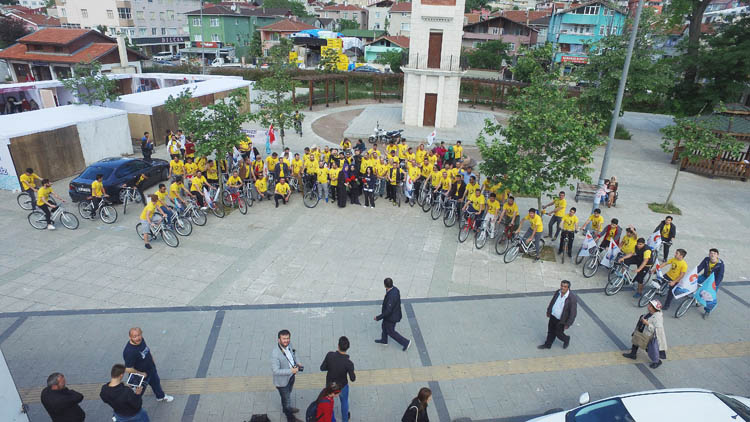 Gençler, Cumhurbaşkanı Erdoğan için pedal çevirdi