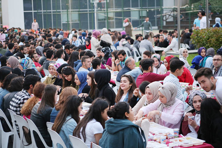 Beykoz'da 2 bin üniversiteli iftarda buluştu
