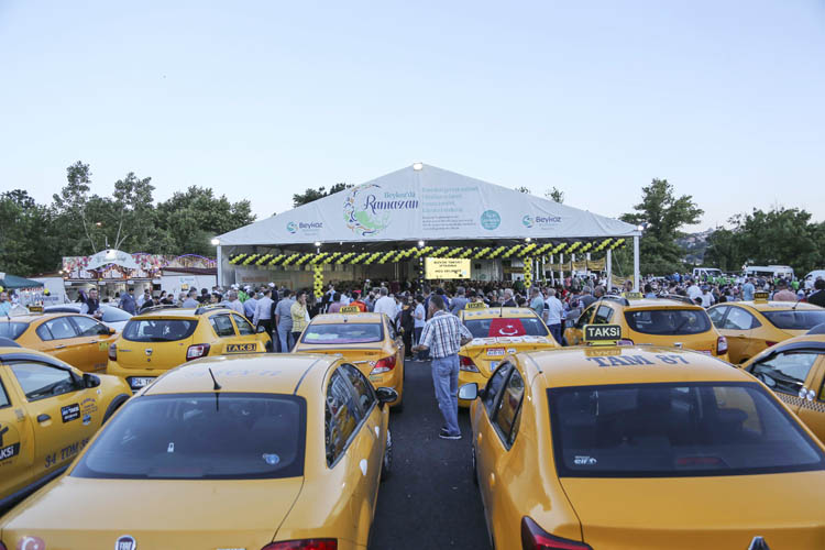 İstanbul'un taksicileri Beykoz'da sofraya oturdu