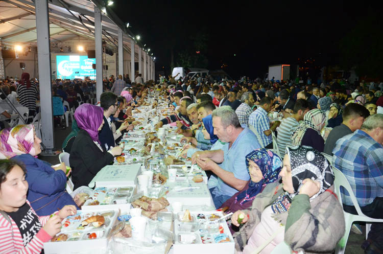 Beykoz'da son halk sahuruna Bayram Şenocak katıldı