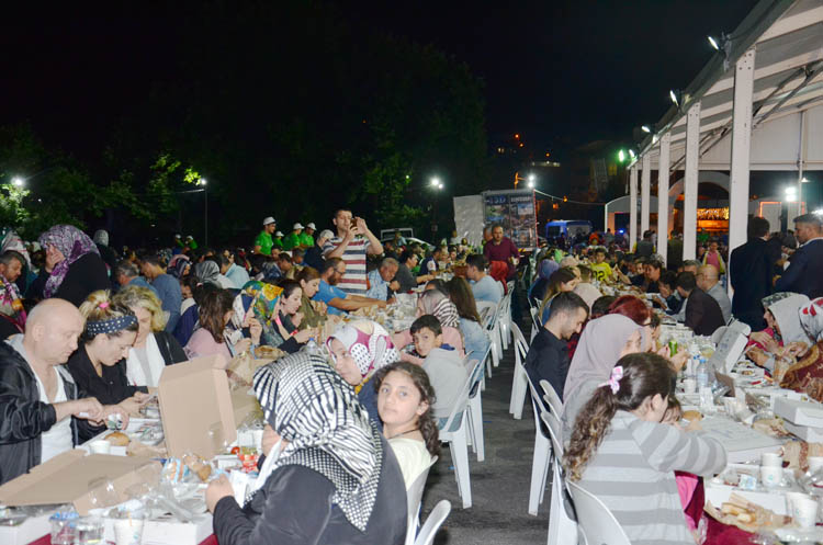 Beykoz'da son halk sahuruna Bayram Şenocak katıldı