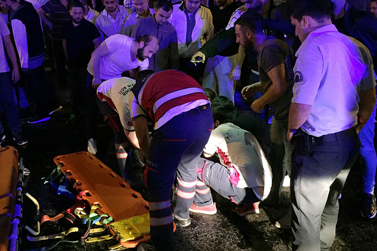 Beykoz'da gece yarısı kaza: 2 ağır yaralı