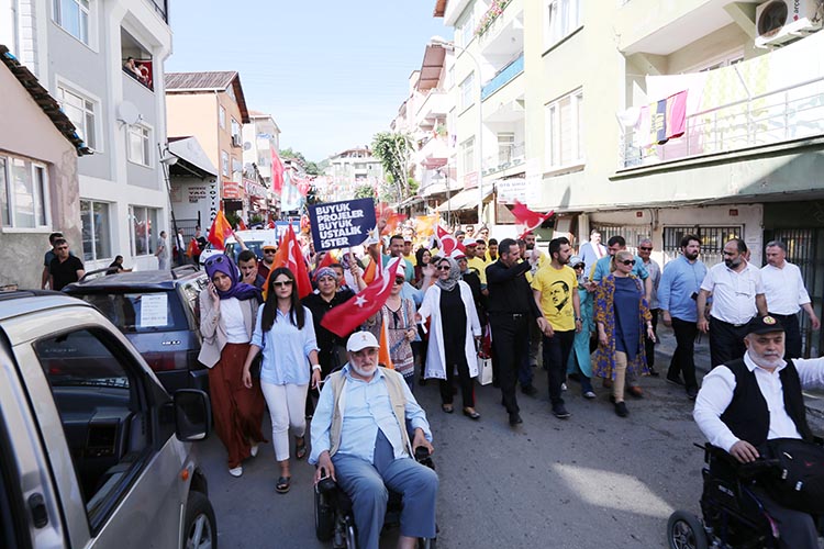 AK Parti Beykoz’da sevgi yürüyüşü yaptı