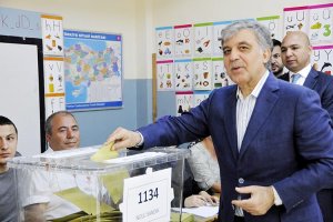 Abdullah Gül Beykoz Çubuklu’da oy kullandı