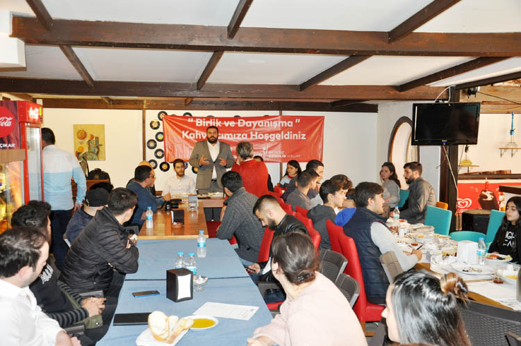 CHP Beykoz'da gençlerle kahvaltı yaptı