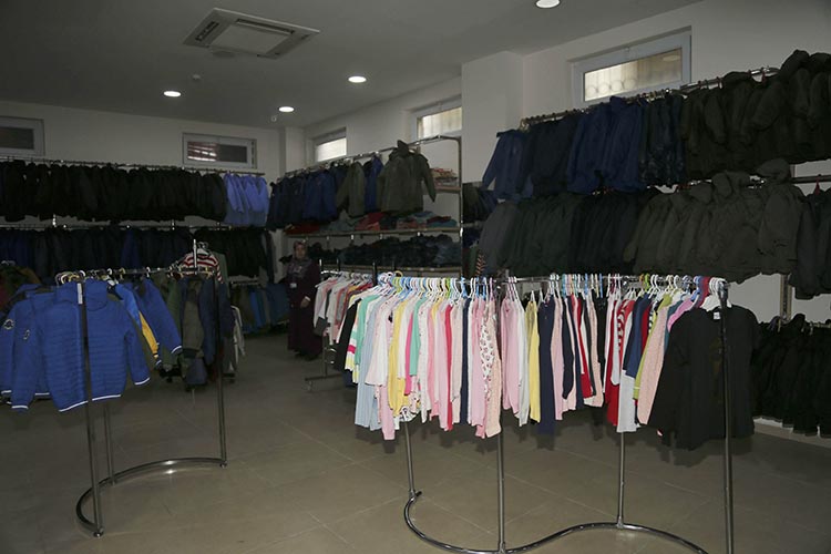 Beykoz Sosyal Market’ten 400 çocuğa kışlık giysi 