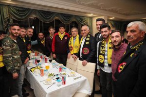 Murat Aydın Beykoz taraftarlarıyla yemek yedi