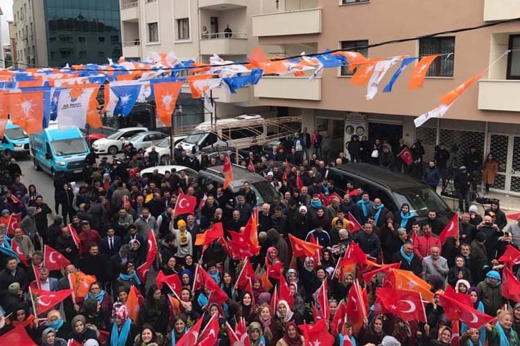 Yıldırım'ın Beykoz’daki ilk durağı AK Parti oldu