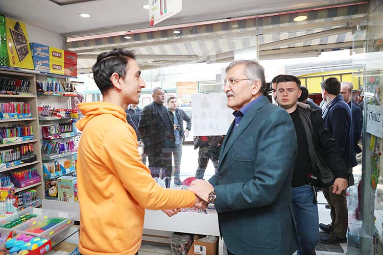 Murat Aydın Tokatköy’de esnafı ziyaret etti
