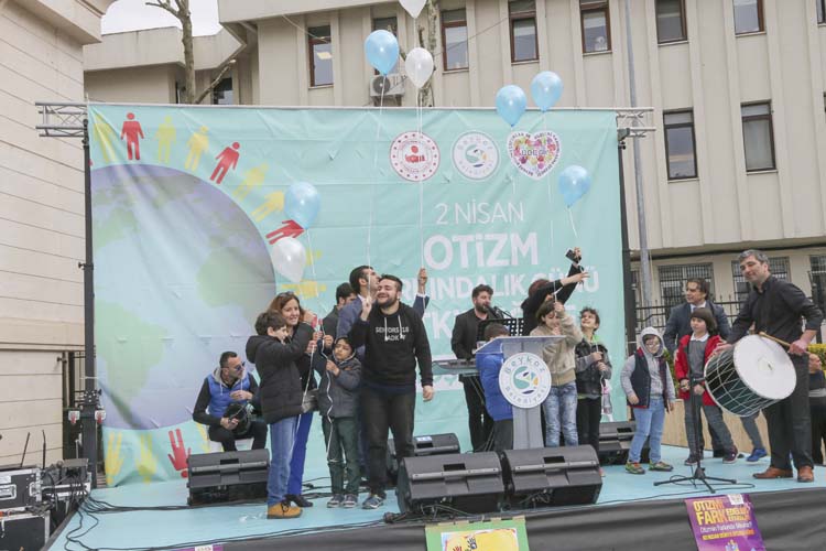 Beykoz'da mavi balonlar otizmli çocuklar için uçtu