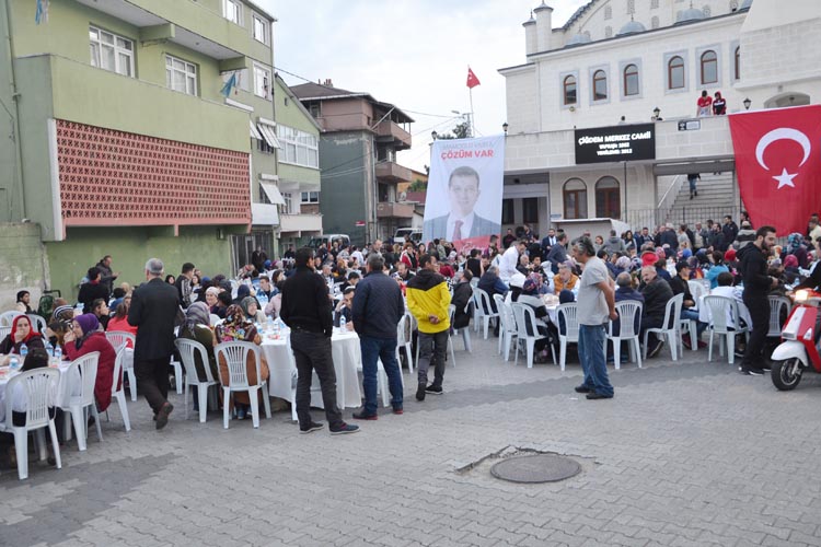 CHP Beykoz ilk iftar sofrasını Çiğdem'de kurdu