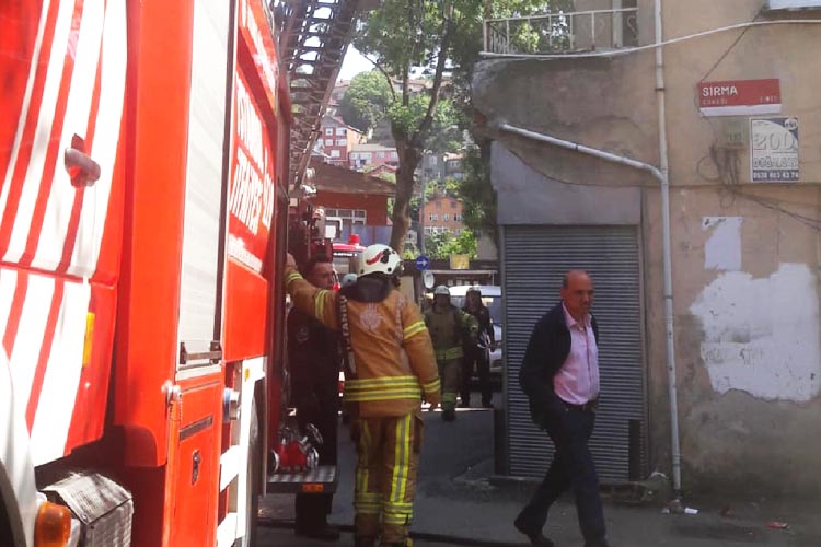 Beykoz Tokatköy’de 4 katlı binada yangın çıktı