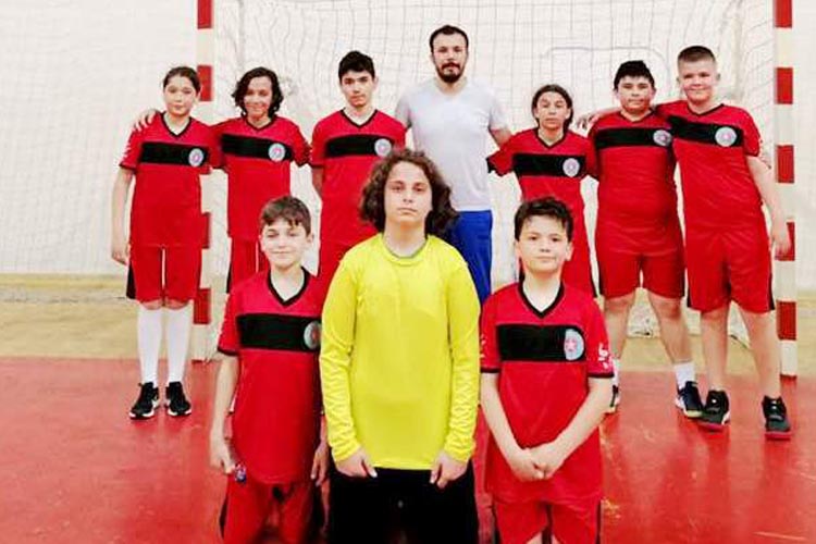 Kanlıcalı minik hentbolcular Beşiktaş’ı devirdi