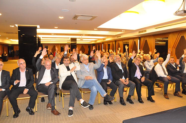 Beykozspor'da kongre... Zeki Aksu yola devam