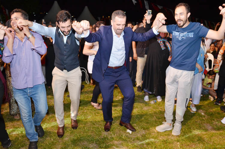 Tarihi Küçüksu Çayırı'nda İsmail Türüt konseri