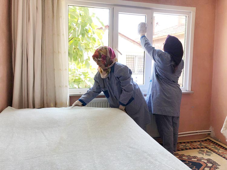 Beykoz Belediyesi'nden yaşlılara temizlik desteği