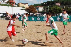 Beykoz Riva'da plaj futbolu şenliği