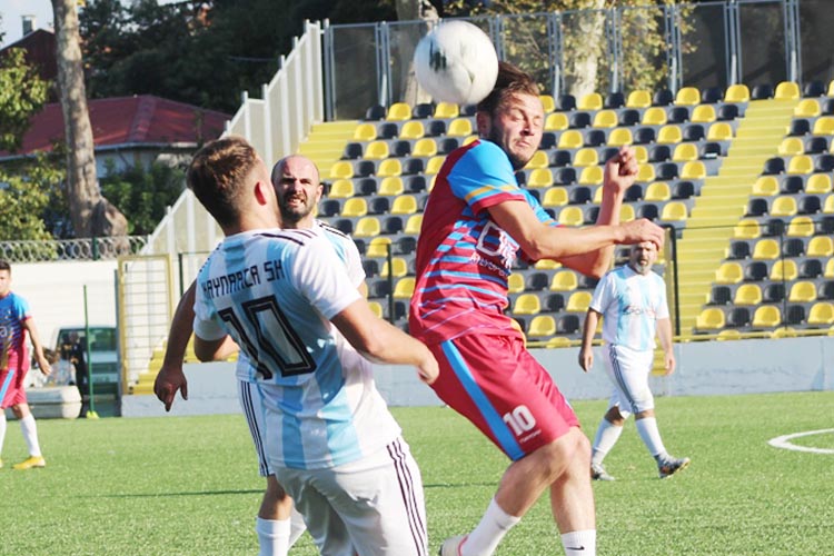 İshaklı Kaynarca'yı 5 golle geçti