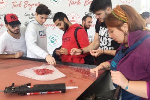 Beykoz'daki dev Türk Bayrağı'na sporcu katkısı