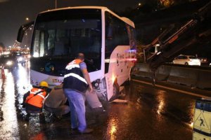 Beykoz Belediyesi personel servisi kaza yaptı