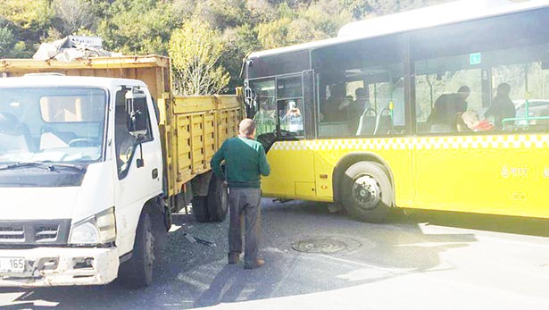 Beykoz Çavuşbaşı'nda İETT otobüsüyle kamyon çarpıştı