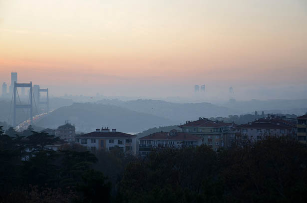 Beykoz’da gün batımı sisle büyüledi