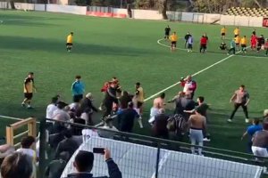 Beykoz Stadı'nda hakemlere saldırdılar