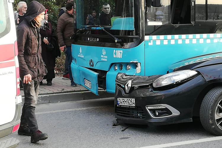Özel Halk Otobüsü Beykoz Sahilinde kaza yaptı