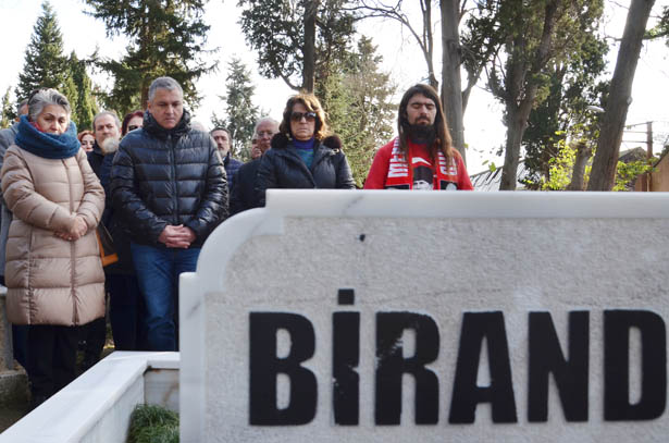 Mehmet Ali Birand, Beykoz'da kabri başında anıldı