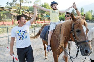 Beykoz'da ihtiyaç sahiplerine atla tedavi desteği