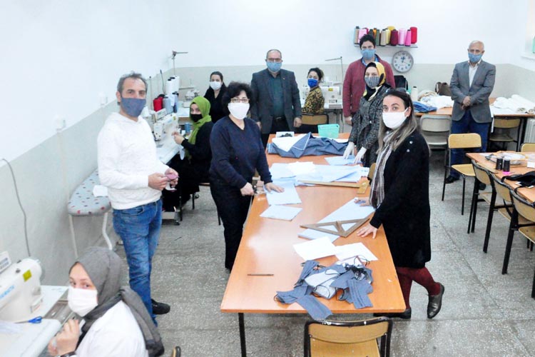 Beykoz Halk Eğitimden koruyucu maske hamlesi