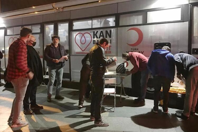 MHP Beykoz, Kızılay'ın bağış çağrısına cevap verdi