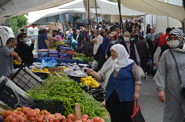 Beykoz'da bayram öncesi çarşı pazar hareketliliği