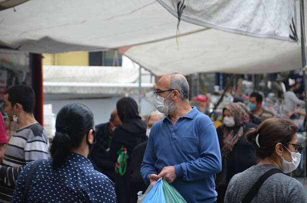 Beykoz'da bayram öncesi çarşı pazar hareketliliği